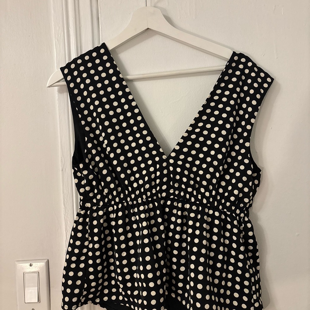 Abercrombie & Fitch Black and White Polka Dot Sleeveless V-Neck Peplum Tank - Picture 3 of 3